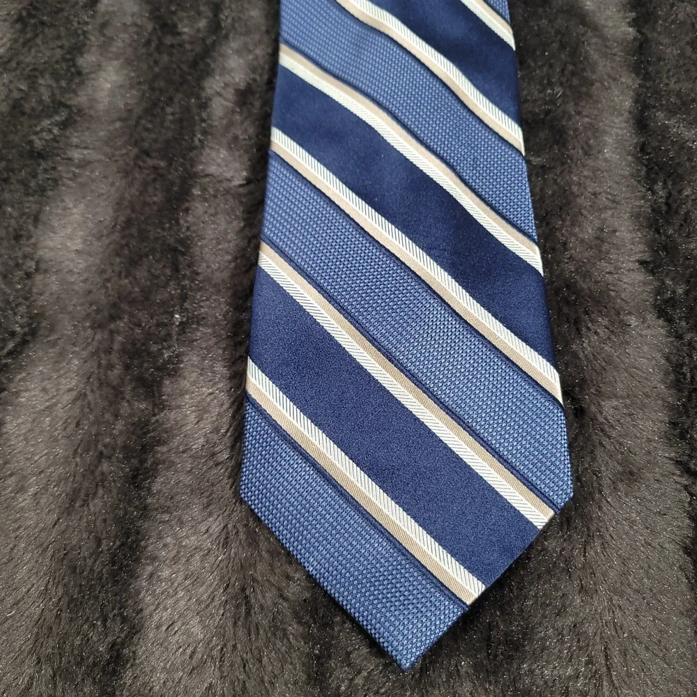 Michael Michael Kors Mens Silk Necktie Navy Blue Tan Striped Silk Tie RN 121148